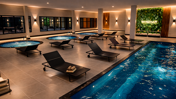 Área interna de piscinas e spa